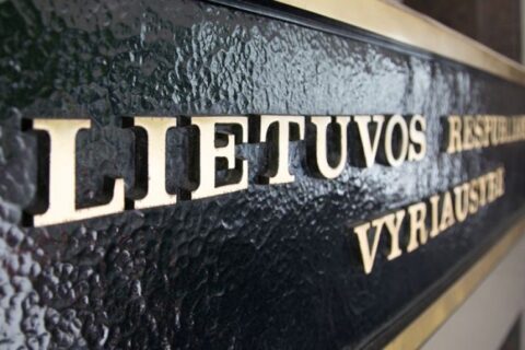 Bus mažinamas valstybės tarnautojų ir darbuotojų etatų skaičius