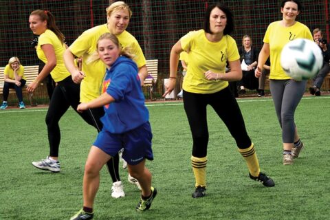 Moterys ir merginos kviečiamos į futbolo turnyrą