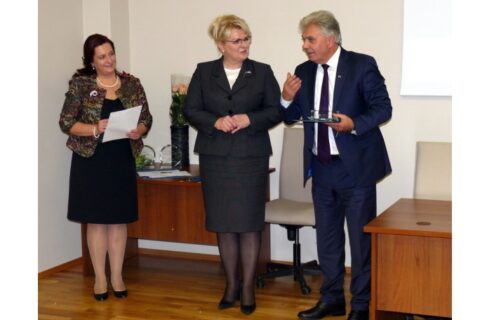 Utenos rajono savivaldybės apdovanojimų kraitis didėja