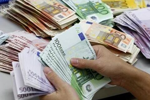 Didės mažiausiai uždirbančių biudžetinių įstaigų darbuotojų atlyginimai