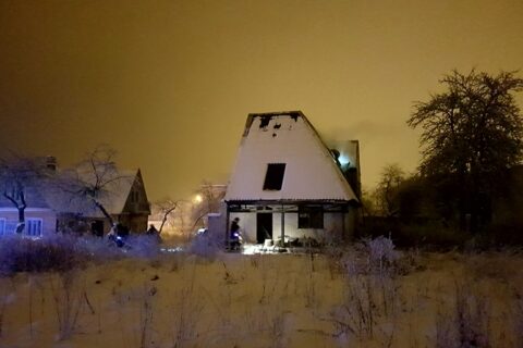 Ugnis siaubė apleistą pastatą