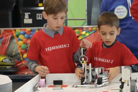 Iš regioninių FIRST LEGO League robotų varžybų uteniškiai parvežė prizines vietas