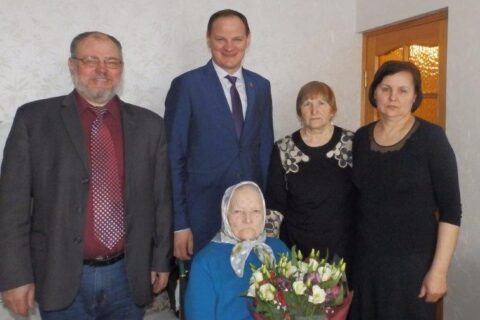 Pasveikinta 100 metų sulaukusi senolė