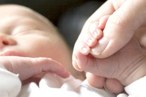 Gimdant ne ligoninėse turi būti užtikrintas naujagimio ir mamos saugumas