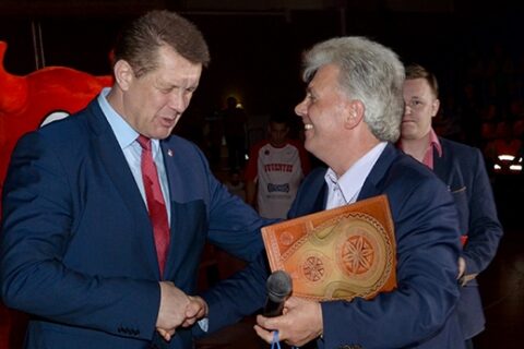 A. Katino pažadas virs realybe – jis skaitys savo sukurtą odę