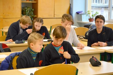 Mokyklų išlikimo kovoje laimi stipriausi