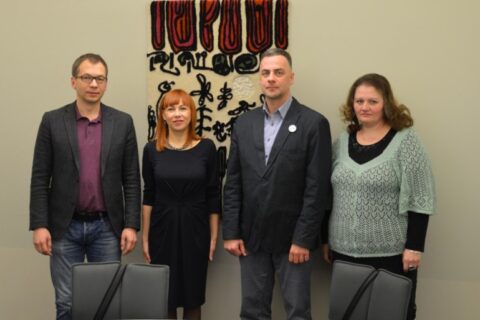 Mokinių krūvis ir namų darbų kiekis turi mažėti