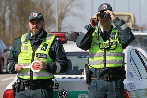 Internete pažeidimais besipuikavęs vairuotojas sulaukė policijos dėmesio