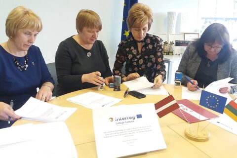 Latvijos ir Lietuvos pasienio regiono bibliotekose bus kuriami šeimos skaitmeninių veiklų centrai