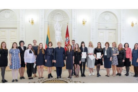 Raštingiausiems 2017 metų mokiniams – vertingos Švietimo ir mokslo ministerijos dovanos
