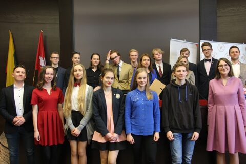 Apdovanoti Nacionalinės teisinių žinių olimpiados nugalėtojai
