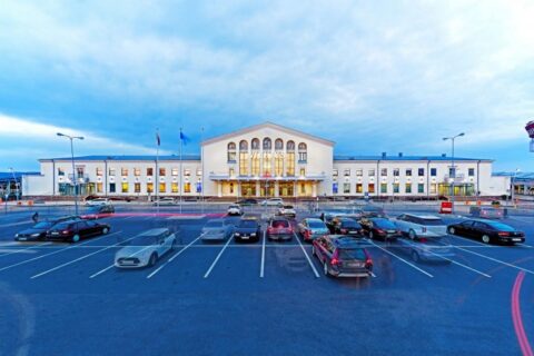 Automobiliai į Vilniaus oro uostą 15-ai minučių nemokamai galės užsukti neribotai