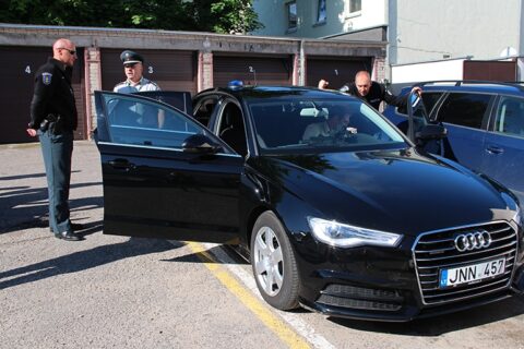 Utenos policijos pareigūnams pristatytas prabangus automobilis