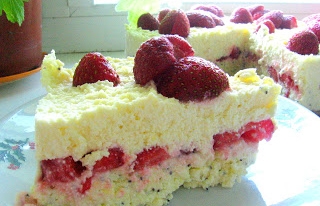 Varškės tortas su braškėmis