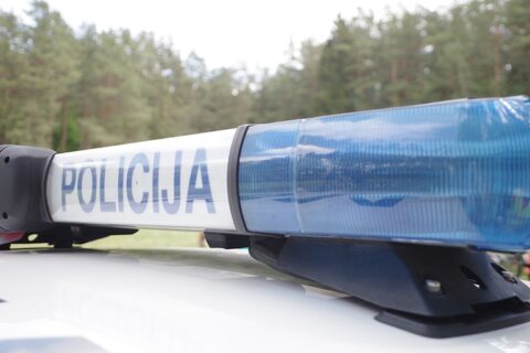 „Karštas“ savaitgalis: girti vairuotojai kelyje ir muštynės namuose