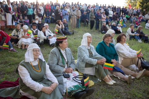 Valstybės dieną atgijo rajono piliakalniai