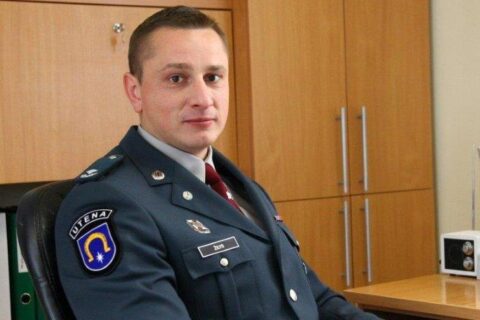 Senoliu apsimetęs pareigūnas padėjo sulaikyti telefoninius sukčius