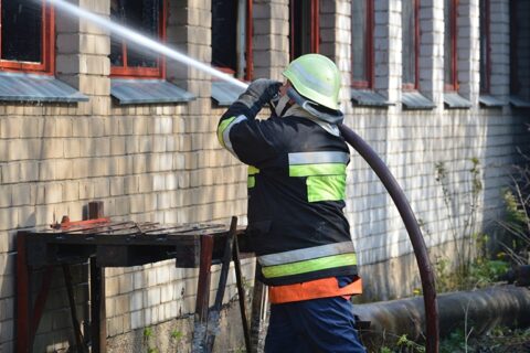 Pareigūnų atlyginimai didės palaipsniui