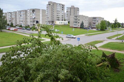 Praūžus stichijai gyventojai prie žvakių sėdėjo kelias paras