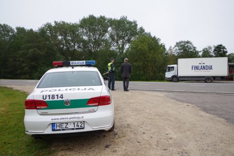 Netoli Utenos buvo tikrinami krovinių pervežėjai