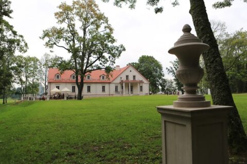 Mamontovo koncerto Ilzenbergo dvaro ūkyje klausėsi ir karvės