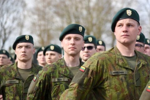 Karo tarnybą pradėjo puspenkto šimto šauktinių
