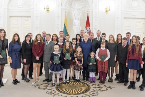 Apdovanoti Konstitucijos egzamino nugalėtojai