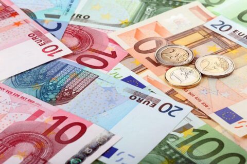Santaupos keliauja į sukčių rankas, nuo vagišių nukentėjo ir viena įmonė