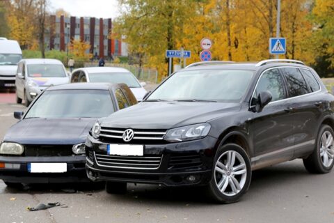 Avarija miesto sankryžoje: visureigis nepraleido „golfo“