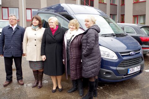 Utenos neįgaliesiems vežioti – naujas autobusiukas