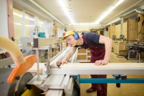 Investicijas į sektorinius praktinio mokymo centrus sumažins daugiau nei perpus