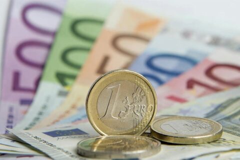 Už sunkiai sergančius vaikus – didesnės išmokos ne tik tėvams, bet ir seneliams