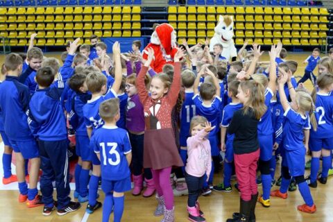 Futbolo aikštelėje rungsis mamos ir tėčiai