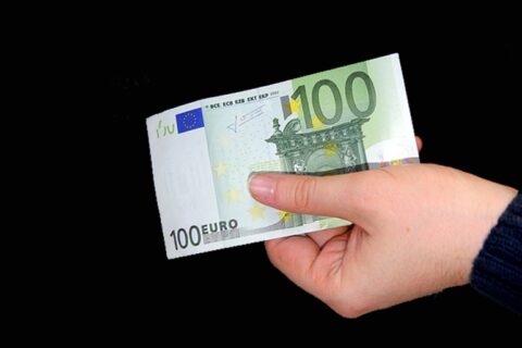 Moteris norėjo papirkti NŽT Utenos skyriaus darbuotojus