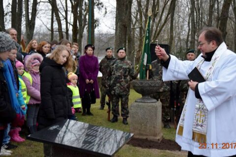 Atidengta atminimo lenta savanoriams ir Vyčio Kryžiaus kavalieriams