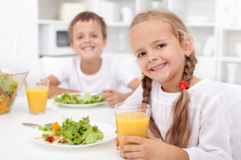 Ar žinote, kiek kalorijų per dieną reikia suvartoti vaikui?