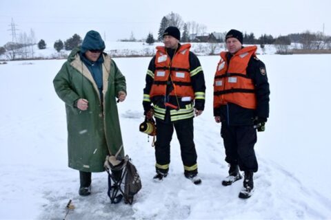 Žvejai sulaukė aplinkosaugininkų ir ugniagesių dėmesio