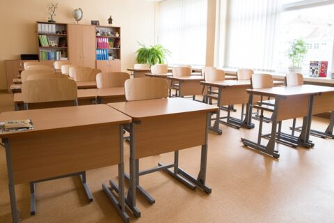 Gripas ugdymo procesą sustabdė dar daugiau mokyklų
