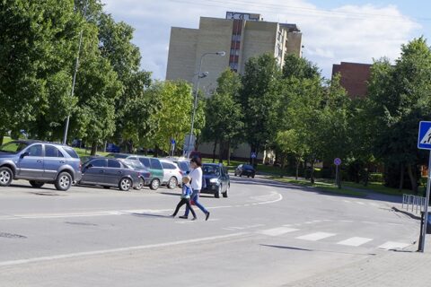 Nesustojus prie pėsčiųjų perėjos – grės netekti vairuotojo pažymėjimo