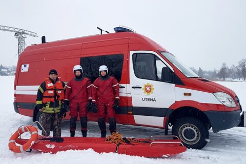 Ugniagesiai gelbėtojai mokinius kviečia į naudingas pamokas