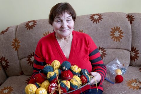 Gėlių žavesio pakerėta tauragniškė neabejinga ir miestelio grožiui