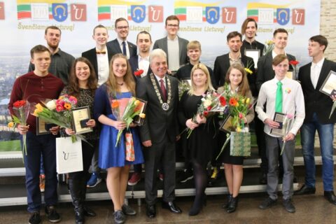 Kovo 11-ąją rajono valdžia atidavė duoklę jaunimui