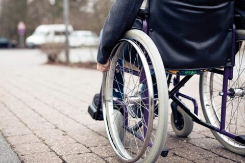 Neįgaliesiems didės išmokos, atsisakoma diskriminuojančių sąvokų