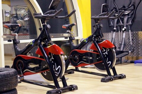 Kaip išsirinkti dviratį treniruoklį sportui namuose?