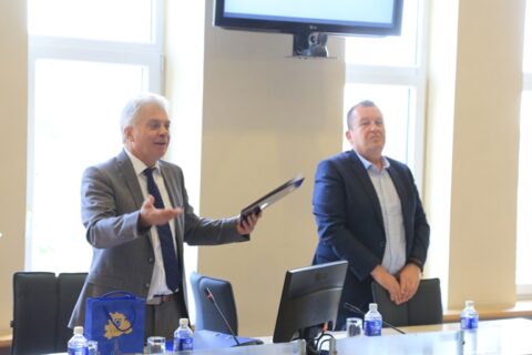 Meras savo pavaduotojui linkėjo nebūti drūtam ir nekandidatuoti į merus