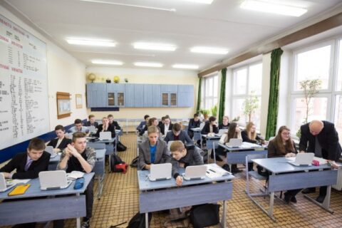 Švietimo būklė: geresni pasiekimai, bet išlieka dideli skirtumai tarp mokyklų