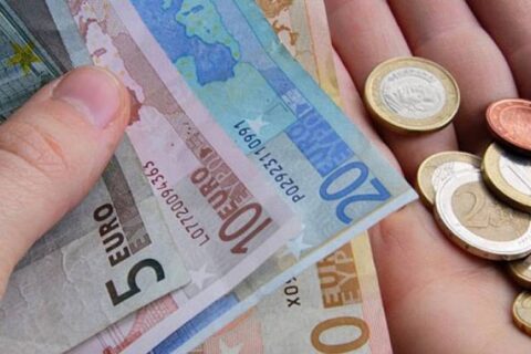 Minimalią mėnesio algą siūloma didinti iki 430 Eur
