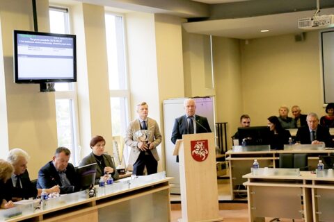Tarybos posėdis prasidėjo sporto apdovanojimais