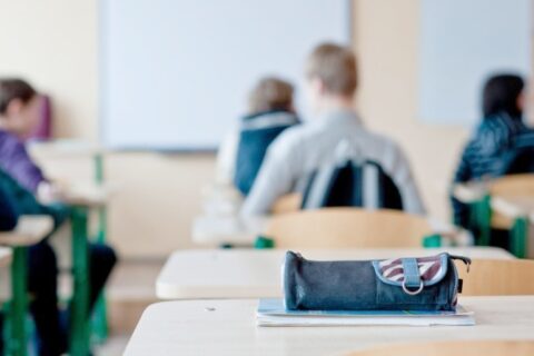 Zarasų gimnazijoje vis dar neskubama pasirašyti atnaujintų sutarčių su mokytojais