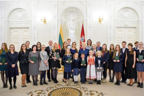 Uteniškės Konstitucijos egzamino nugalėtojos – gimnazistė ir būsima teisininkė